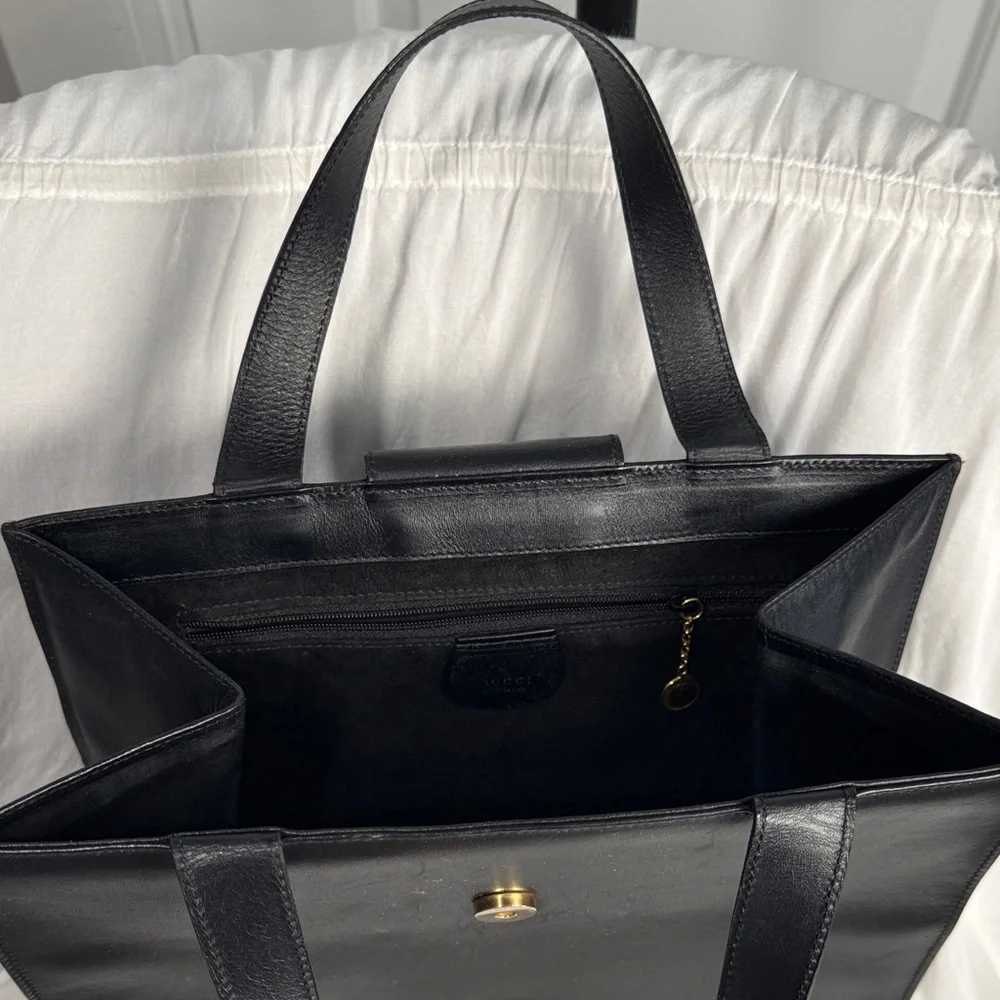 Elegant Gucci Black Leather Tote Bag - Picture 3 of 8